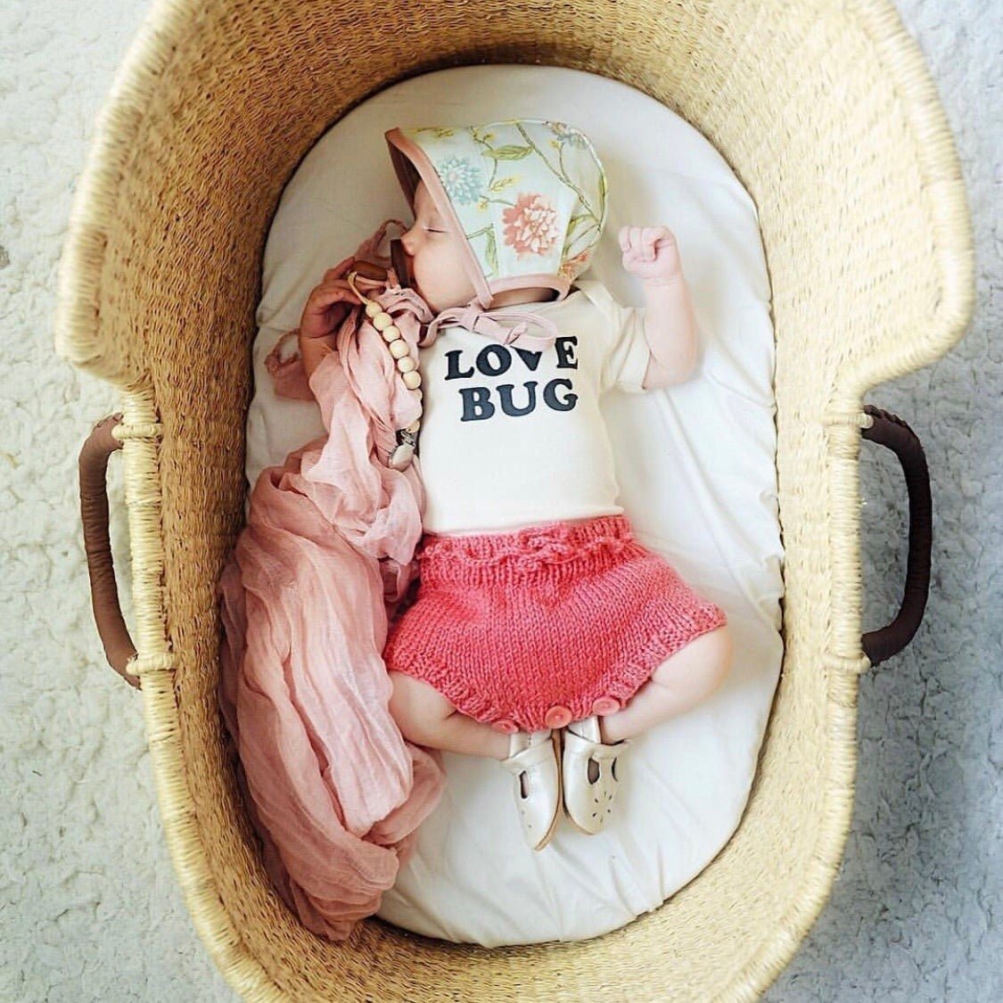 Tenth & Pine - Love Bug Organic Baby Bodysuit